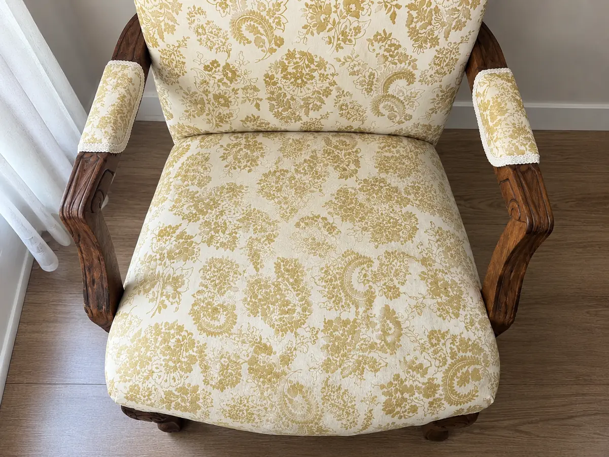 Armchair after, Armchair before and after cleaning in Orlando, FL